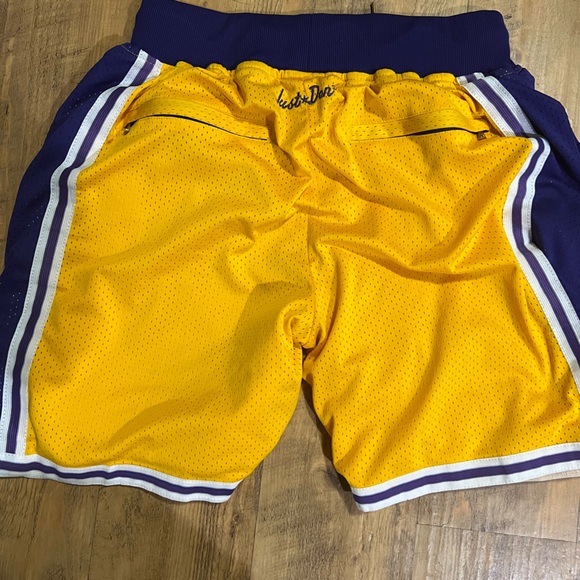 Lakers retro shorts - Picture 2 of 5